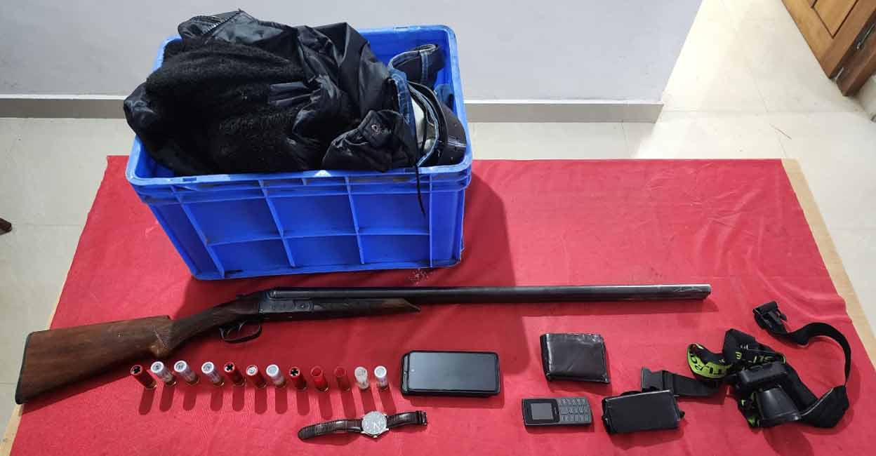 Gun and ammunition Gun and ammunition seized from hunters. Photo: Special arrangment