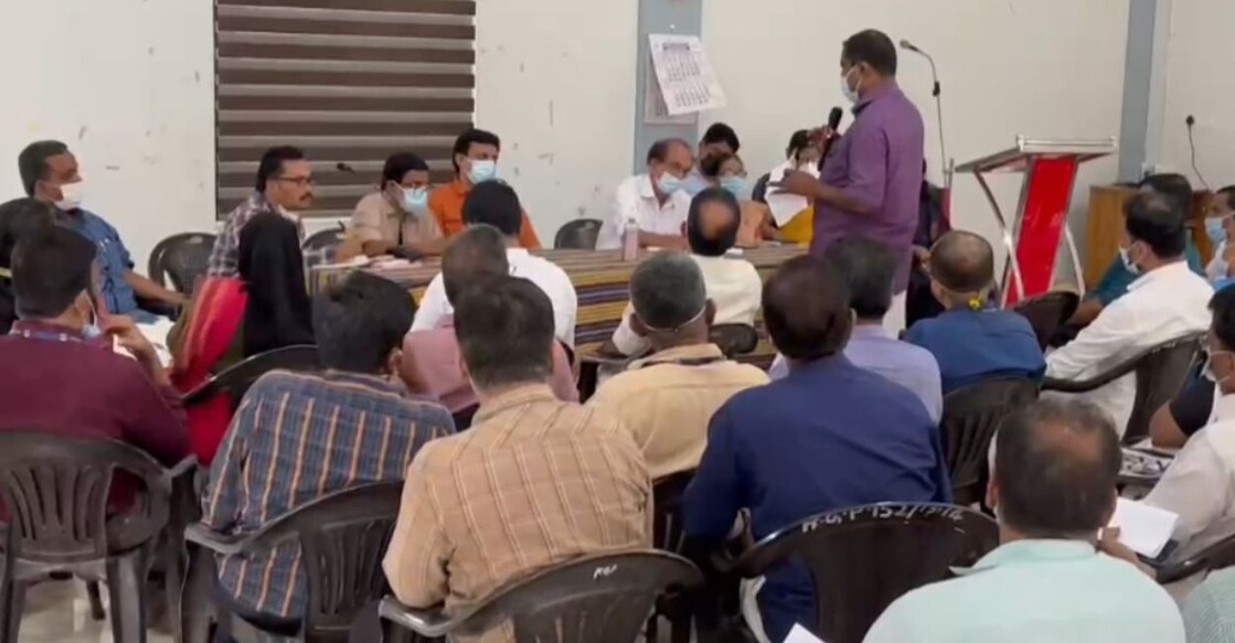 Ayanchery grama panchayat officials review the situation and precautions to be taken after the Nipah outbreak in Kozhikode. Photo: Special Arrangement