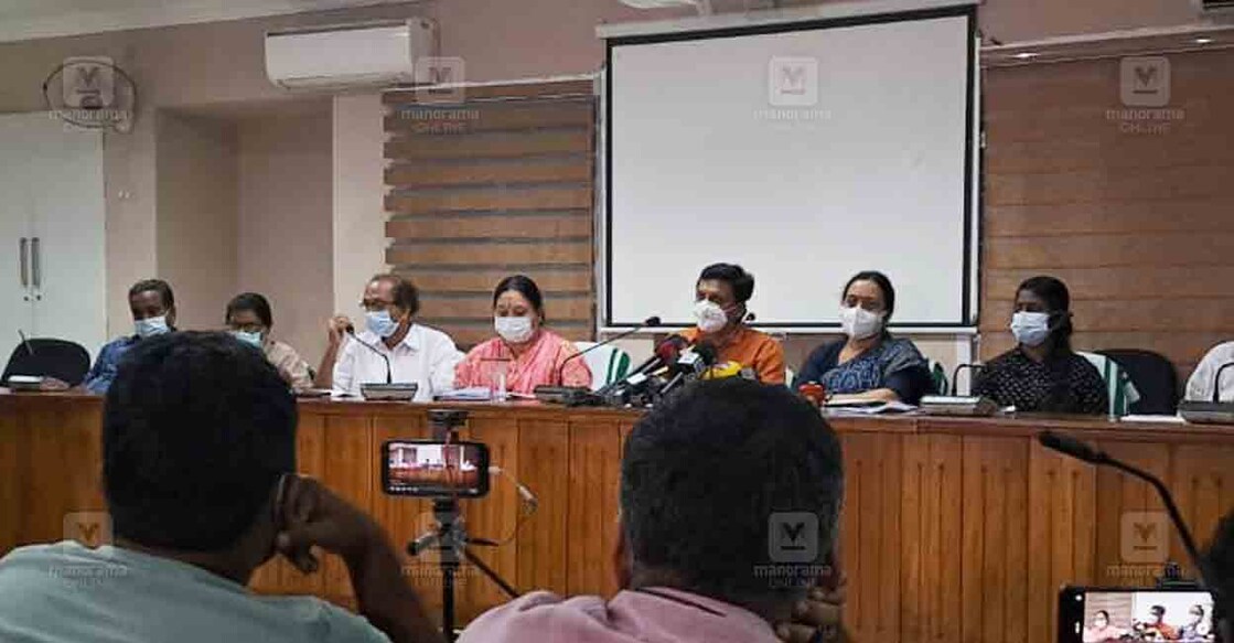 Health Minister Veena George (second from right) addresses the media after confirming the Nipah virus outbreak in Kerala. Photo: Manorama