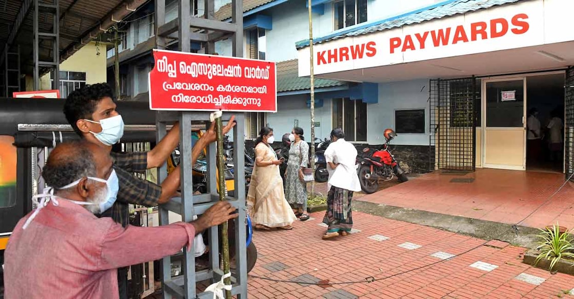 People wear masks at a medical college after the Nipah virus alert, in Kozhikode, Tuesday, Sept. 12, 2023. Photo: Reuters