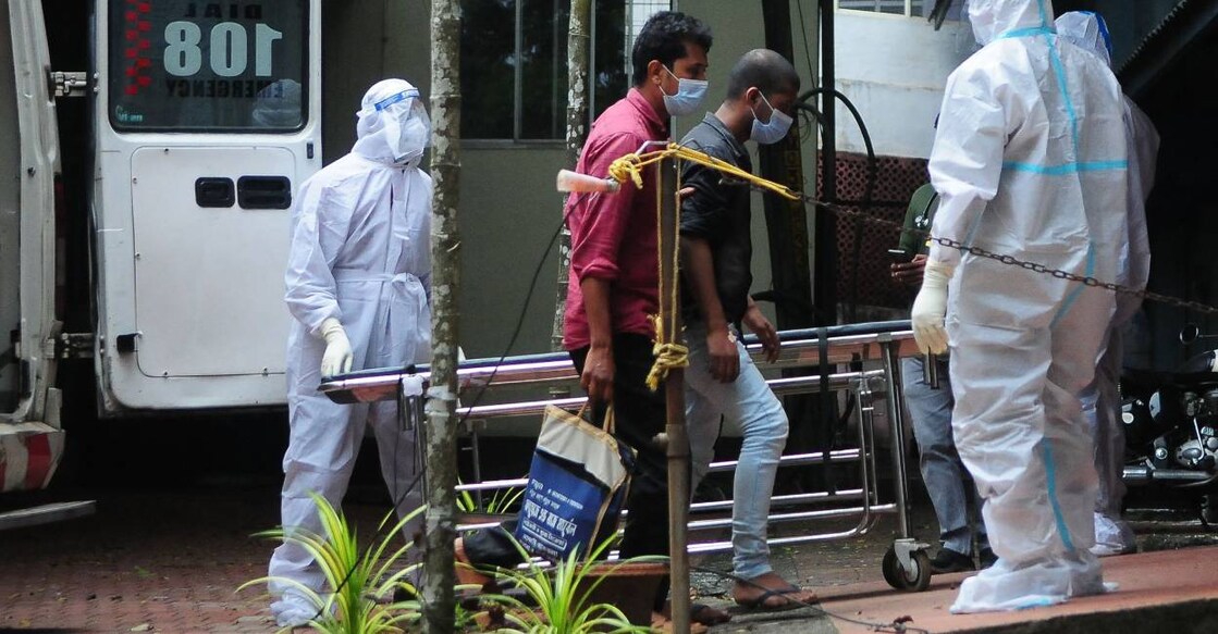 Health workers wearing protective gear shift people who have been in contact with a person infected with the Nipah virus to an isolation center at a goverment hospital in Kozikode. Photo: AFP