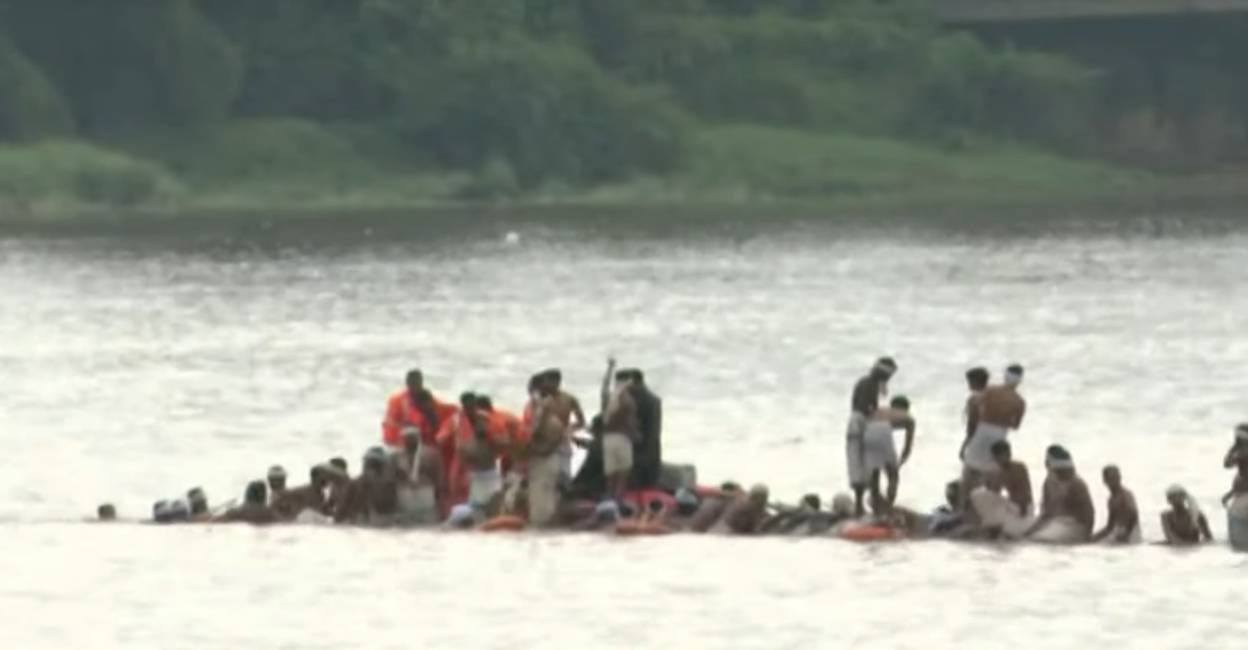 A tragedy was averted as the oarsmen managed to swim to safety. Photo: Manorama

