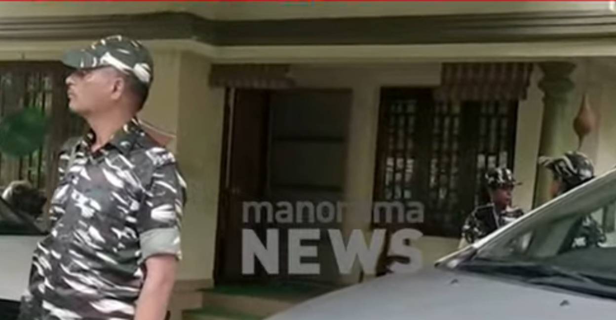 ED raid in PFI leader's house. Photo: Screengrab/ Manorama News