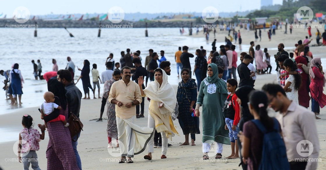 People enjoy a pleasant evening on the Kozhikode Beach. Photo: Manorama