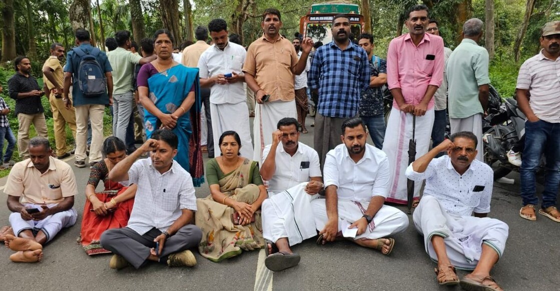 Residents of a border village in Wayanad hold a sit-in protest demanding an immediate solution to the tiger menace in the area. Photo: Special Arrangement