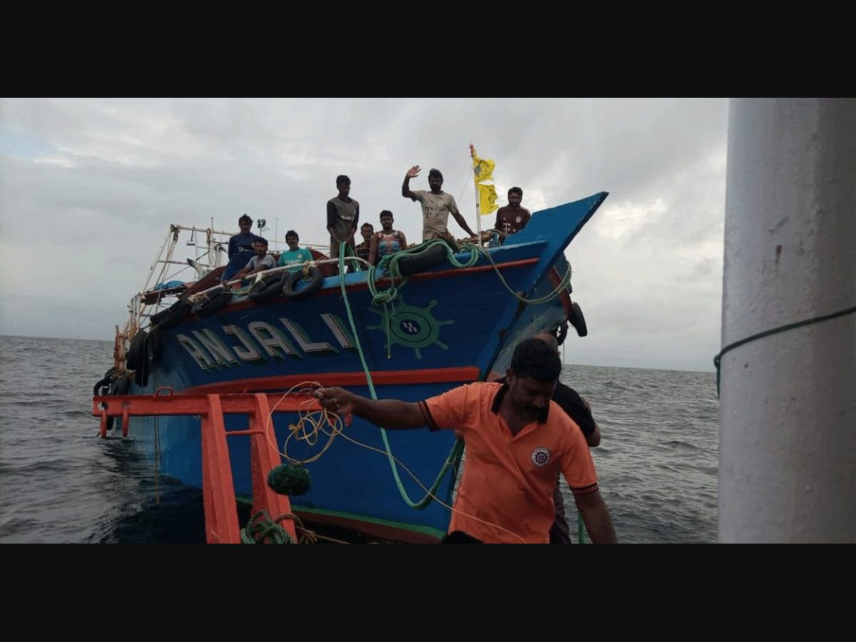 Helicopter component gets stuck in fishing net in sea off Munamabam coast