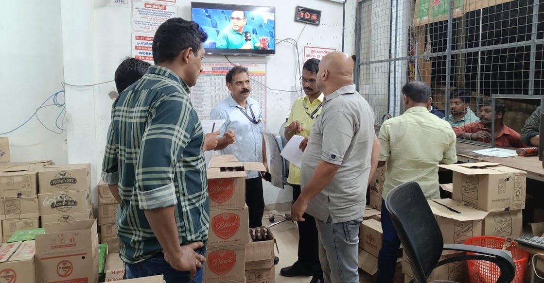 idukki-bevco-raid Vigilance officers raid the BEVCO outlet at Rajakumari in Idukki on Saturday. Photo: Special arrangement