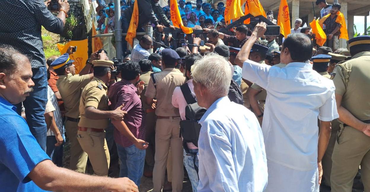 Police face stiff opposition from Jacobite faction of the Malankara Orthodox Syrian Church at St. John’s Besfage Jacobite Syrian Church, Pulinthanam. Photo: Special arrangement