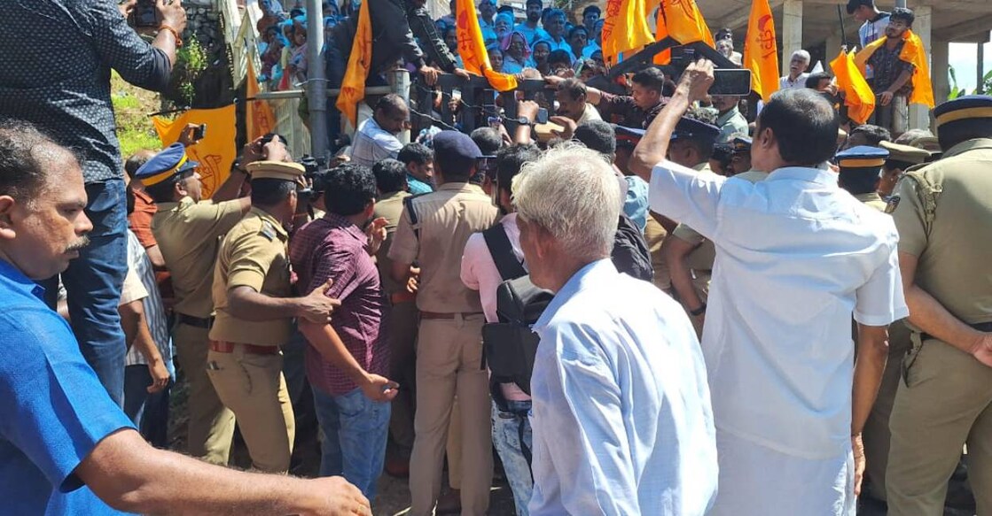 Police face stiff opposition from Jacobite faction of the Malankara Orthodox Syrian Church at St. John’s Besfage Jacobite Syrian Church, Pulinthanam. Photo: Special arrangement