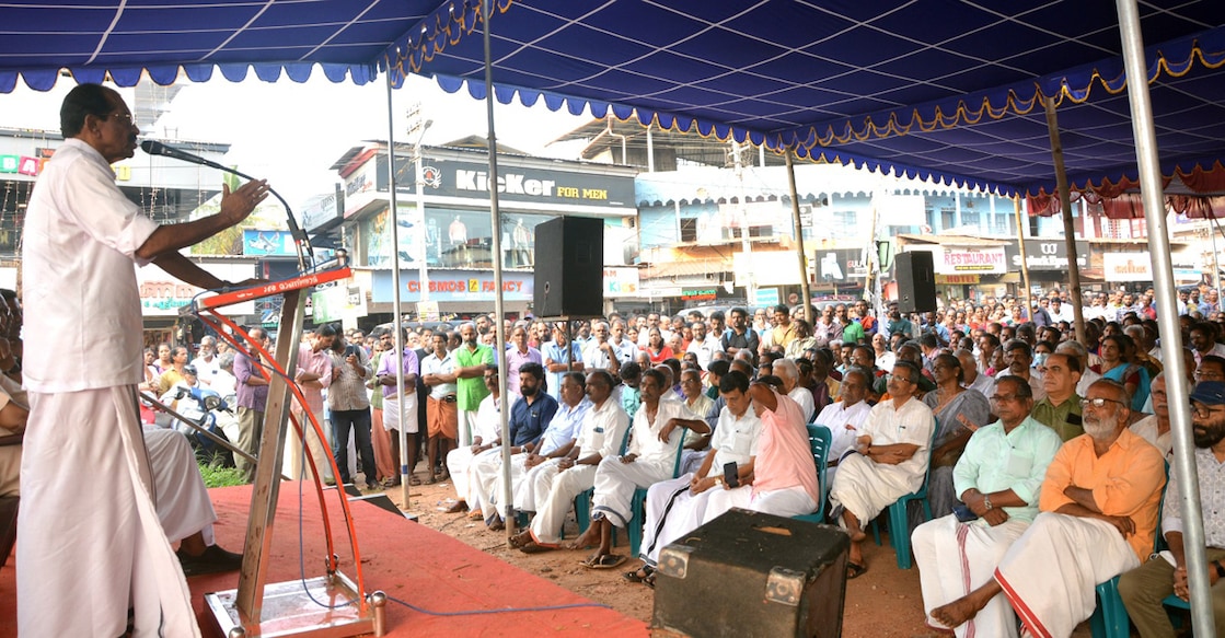 CPM Kasaragod District Secretary M V Balakrishnan addressing an 'explanatory meet' in Cheruvathur on Tuesday, January 15. Photo: Special arrangement
