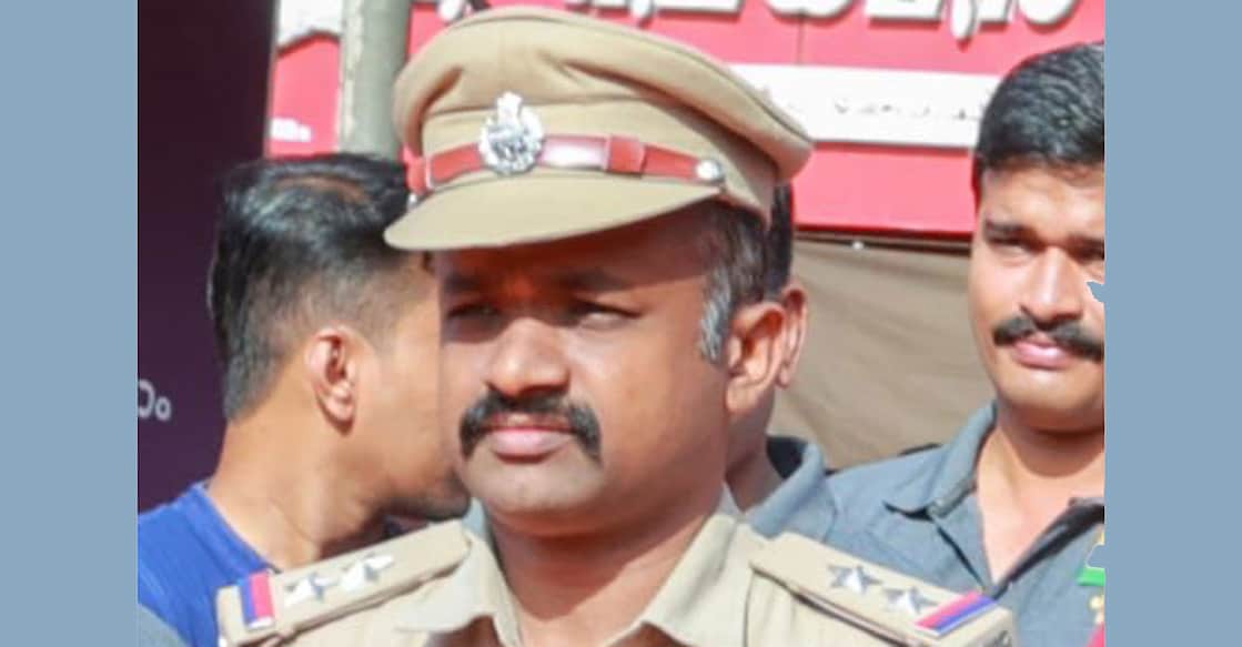 kozhikode-si-jcb-arrest-ls The accused TT Noushad, who was already under suspension, was detained by Crime Branch DYSP Pramod on Tuesday. Photo: Special arrangement.