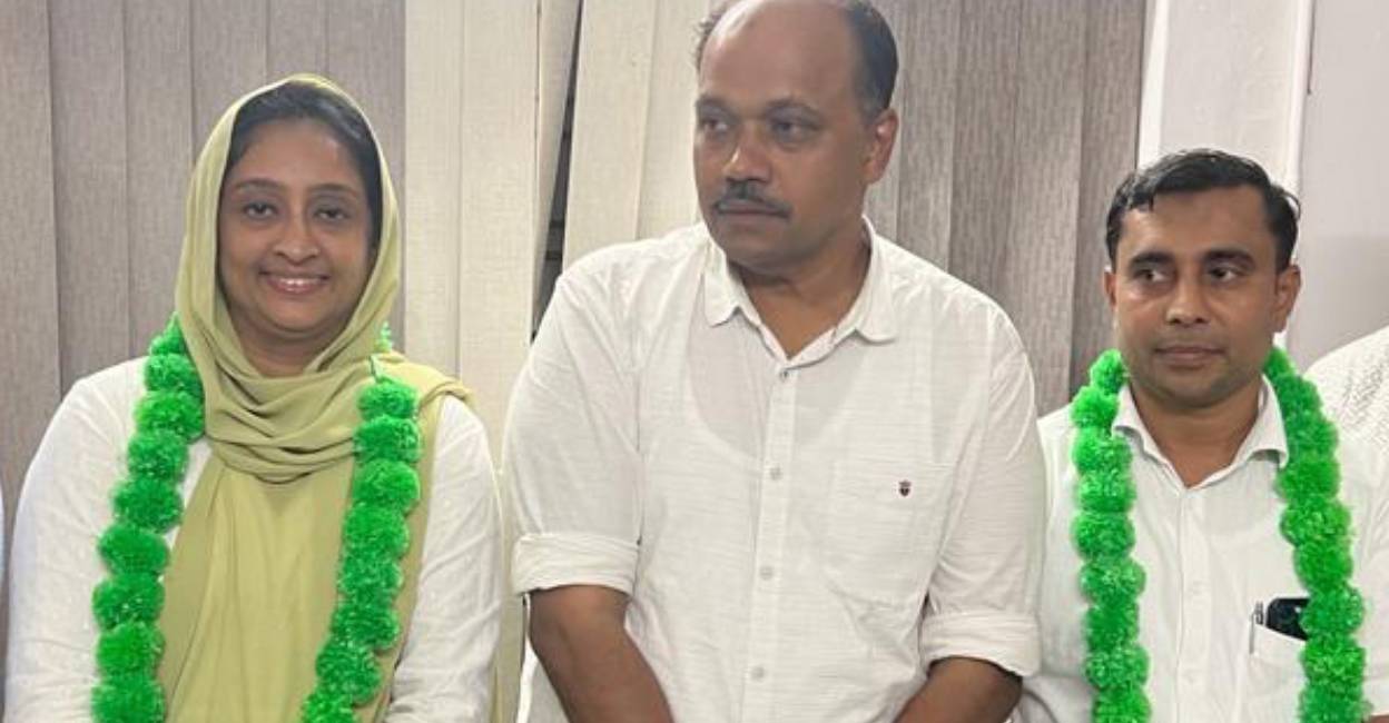 iuml-kottakkal-municipality Newly elected Kottakkal municipality chairperson Dr Haneesha and vice chairperson Cherata Muhammed Ali with the party municipal leader K K Nasar. Photo: Special Arrangement