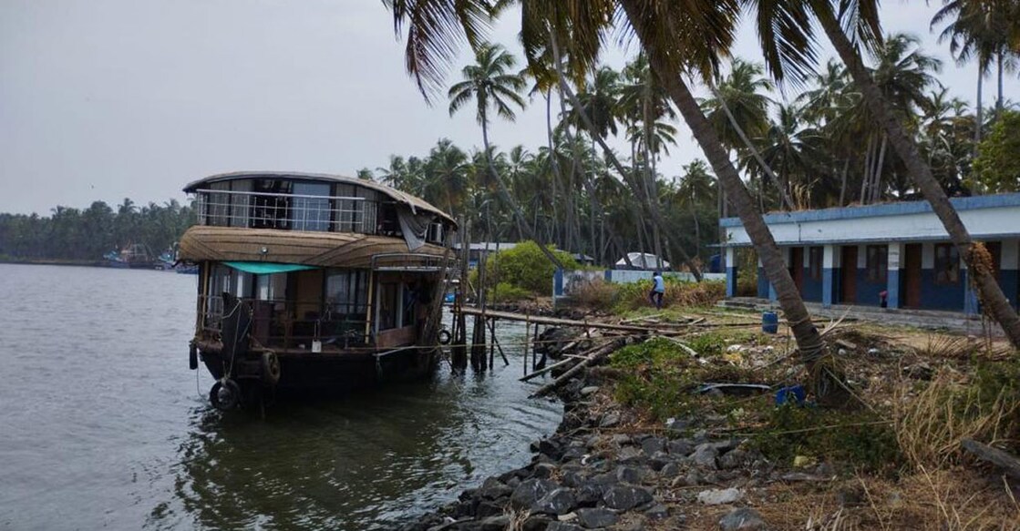 houseboat-thrissur-sea Houseboat 'Ostrich Cruises' has been taken into custody by the Port Conservator, Kodungallur. Houseboats are permitted for use in inland waters and are not considered seaworthy. Photo: Special arrangement