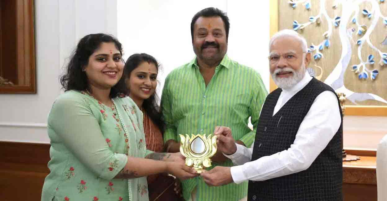 suresh-gopi-modi-family Suresh Gopi and family invites Prime Minister to Bhagya's wedding. File photo: Manorama