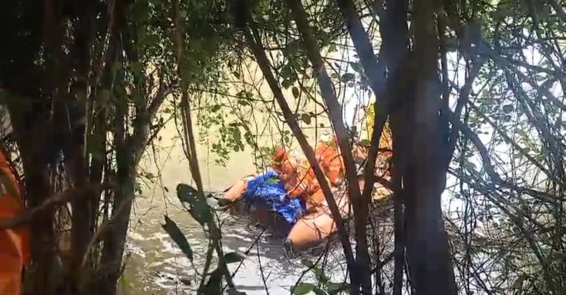 Puthukkad fire force personnel retrieved the body from Manalipuzha river. Photo: Special Arrangement
