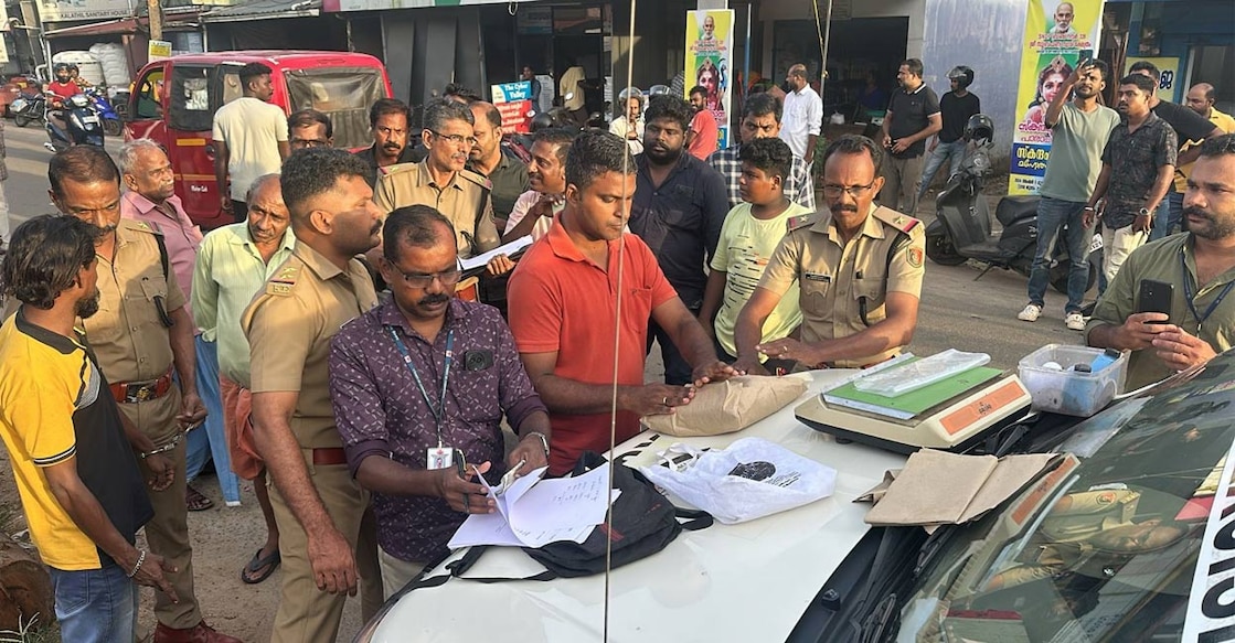 alappuzha-excise-ls Excise Inspector Femin G led the operation under the supervision of Circle Inspector Prasanth R. Photo: Special arrangement.