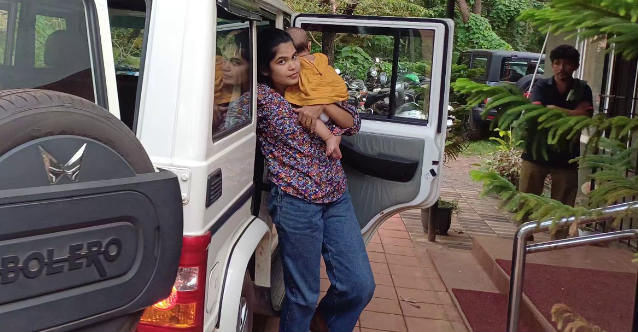 Former DYFI leader Sachitha Rai, along with her infant, was brought to Vidyanagar Police Station following her arrest and then handed over to Kumbla police. Photo: Sunil Bepu