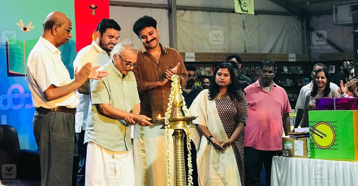 hortus-book-fair-ls Eminent writer M Mukundan inaugurated the fair. Photo: Manorama.
