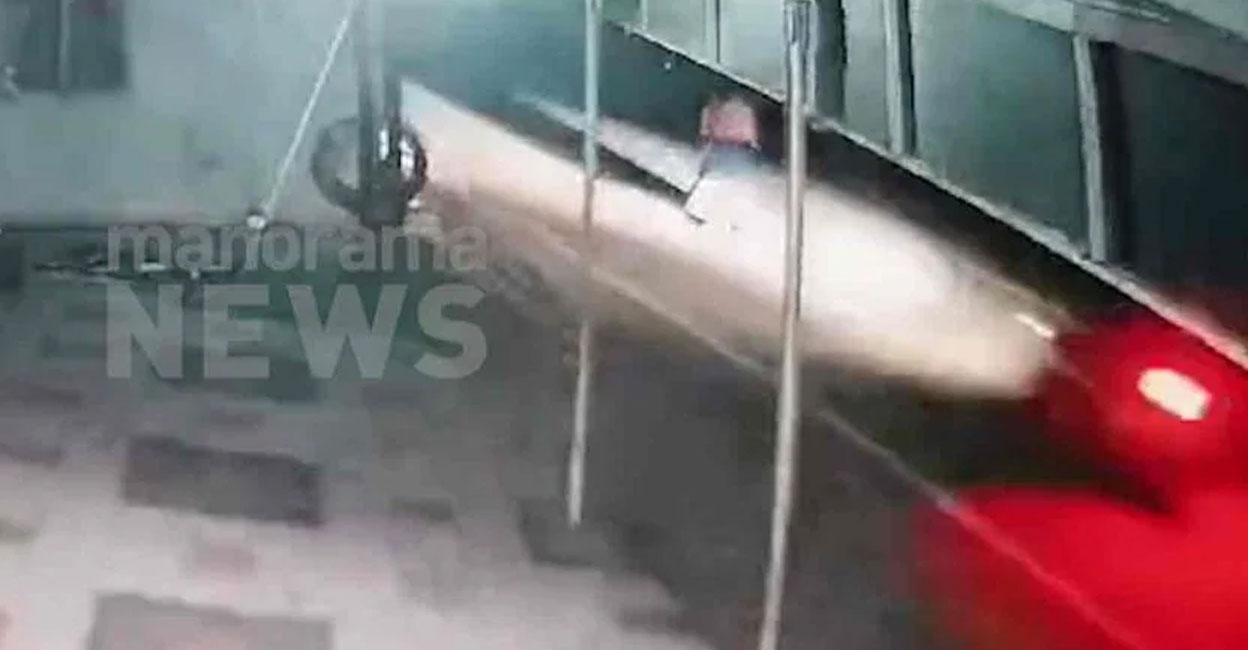 CCTV visuals of the accident Photo: Screengrab/Manorama News