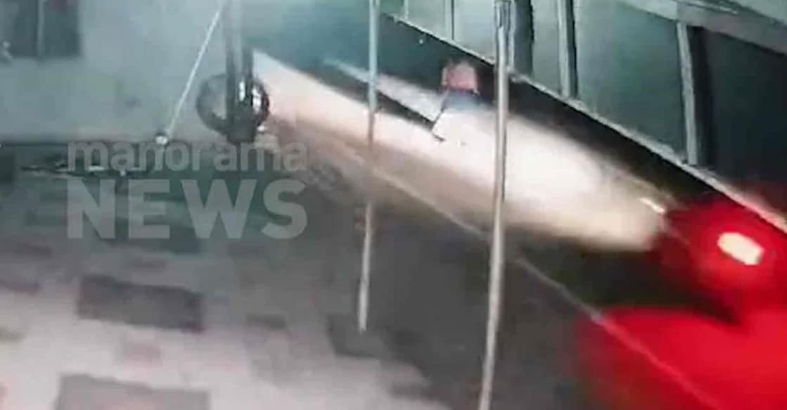 vellarada CCTV visuals of the accident Photo: Screengrab/Manorama News