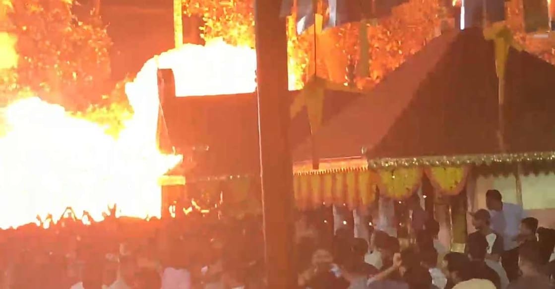 A massive explosion at a fireworks storage area during the annual Kaliyattam festival at the Anjootambalam Veererkavu Temple. Photo: Screengrab/Manorama News.