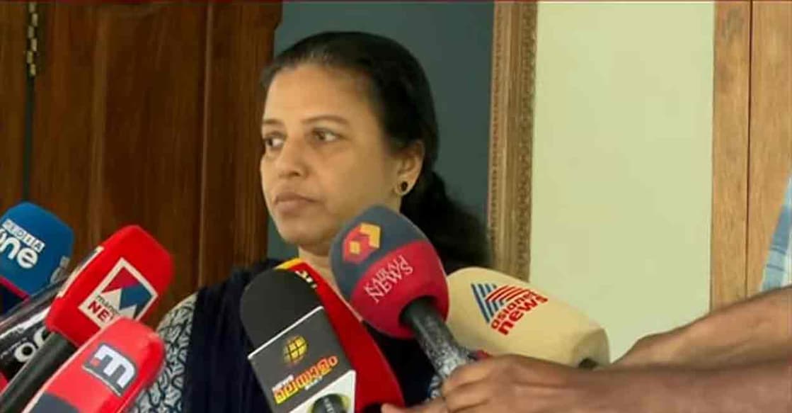 manjusha-naveen-babu-wife