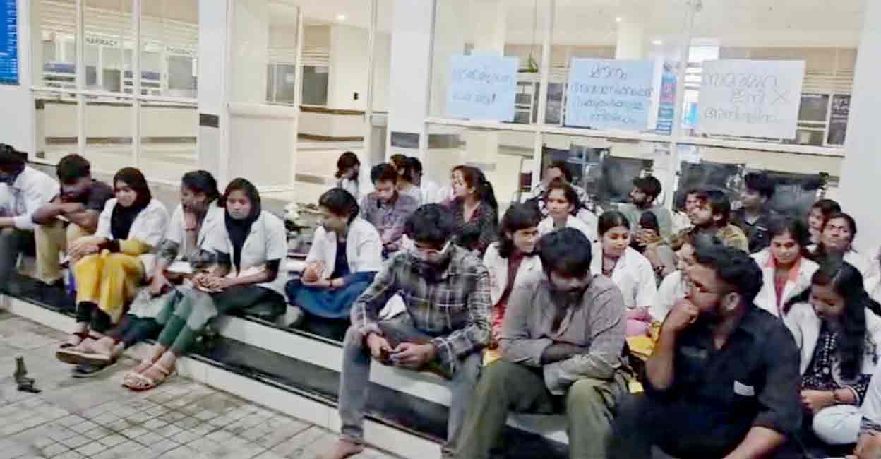 Protest staged by medical students at GMC Idukki. Photo: Special arrangement