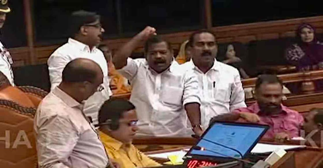 speaker-dais-shamseer UDF MLAs protest near Speaker's dais on October 7, 2024. Photo: Screengrab/Manorama News