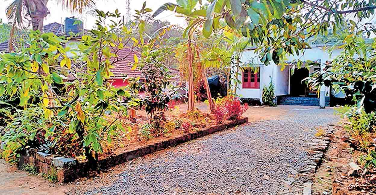 The Wakf board notice claims that four Muslim families and one Hindu household of Thavinjal panchayat have encroached on its land near a mosque at Thalappuzha. Photo: Manorama