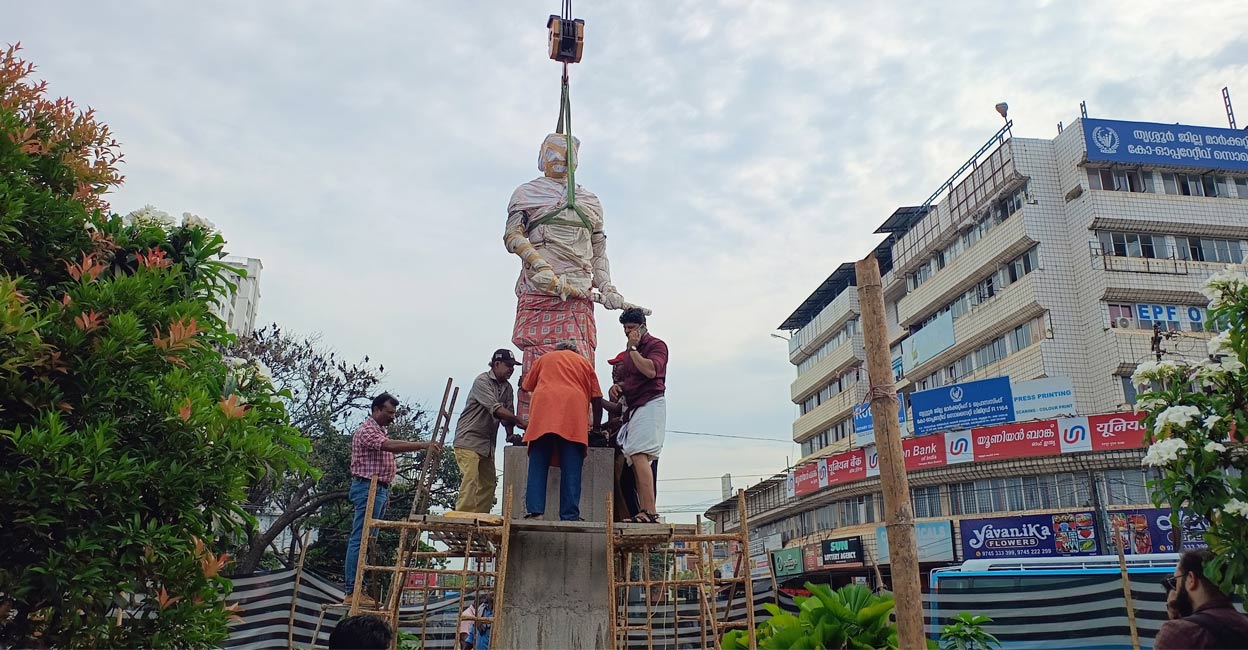 Damaged Sakthan Thampuran statue restored after repairs in Thrissur