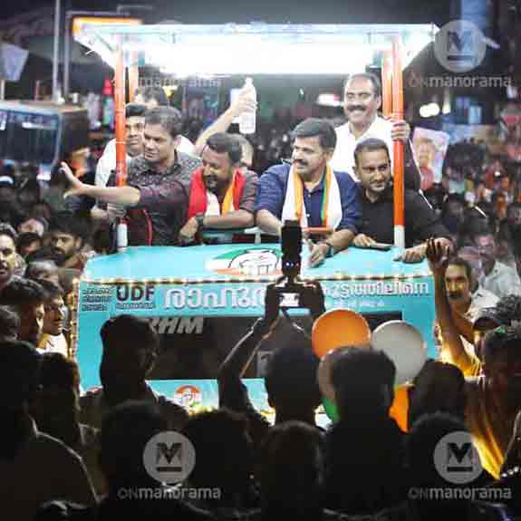 sandeep-varier-udf Sandeep Varier campaigns with UDF candidate Rahul Mamkootathil in Palakkad. Photo: Albin Mathew