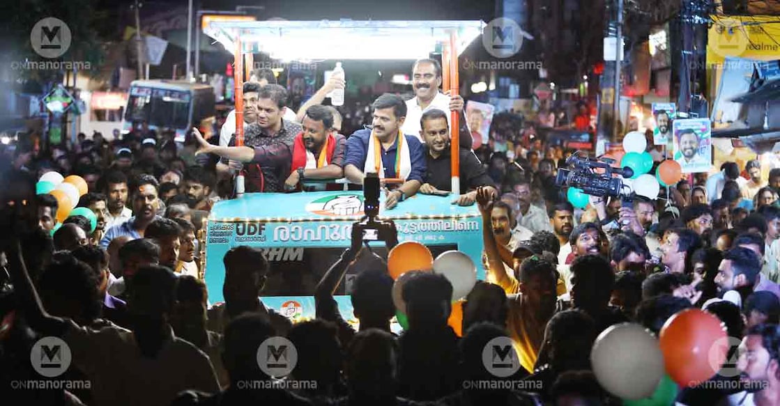 Sandeep Varier campaigns with UDF candidate Rahul Mamkootathil in Palakkad. Photo: Albin Mathew