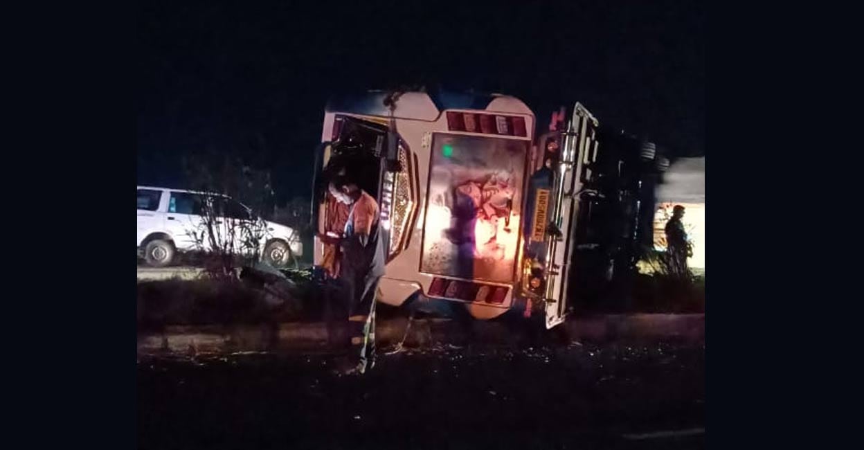 sabarimala-bus-accident-palakkad2 Photo: Special arrangement.