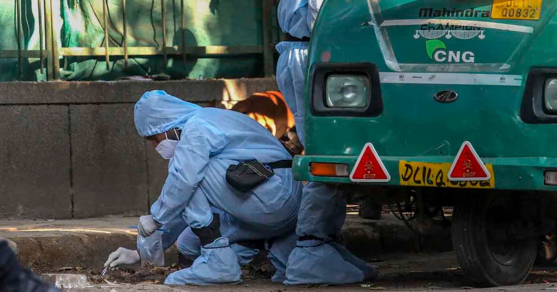 New Delhi: Security personnel conduct investigation at the site after a blast was reported near a PVR at Prashant Vihar area, in New Delhi, Thursday, Nov. 28, 2024. (PTI Photo)(PTI11_28_2024_000209B)