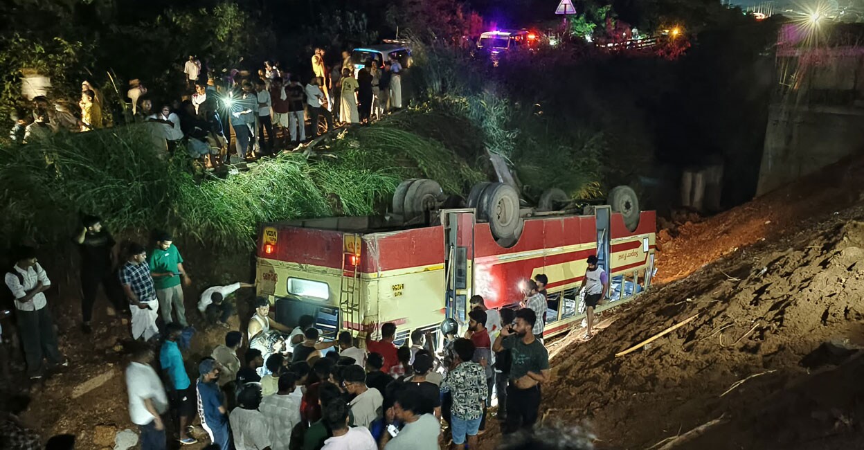 The KSRTC bus overturned at Thalappara near Tirurangadi in Malappuram on Sunday night. Photo: Special arrangement