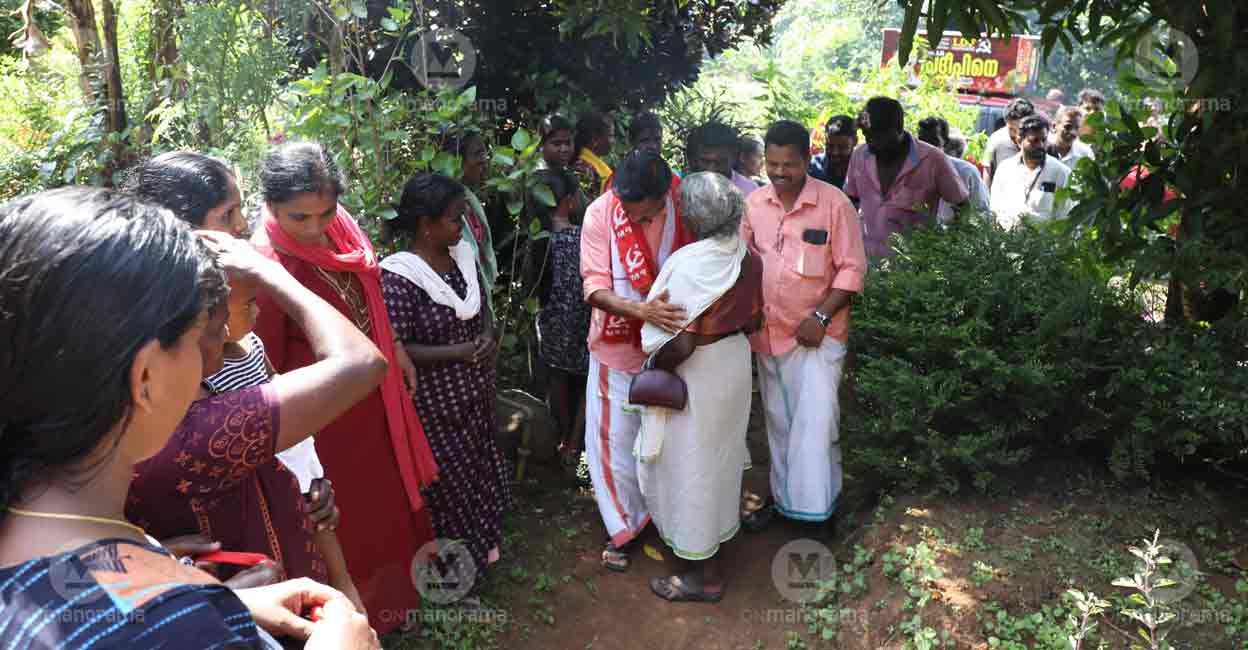 ur-pradeep-cpm3 CPM's UR Pradeep during his campaign in Chelakkara. Photo: Albin Mathew