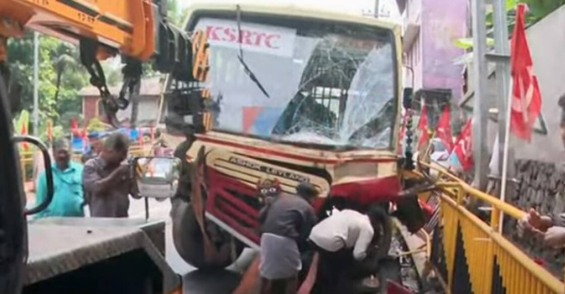 KSRTC bus crashed against the barricade following the accident. Photo: Screengrab/ Manorama News