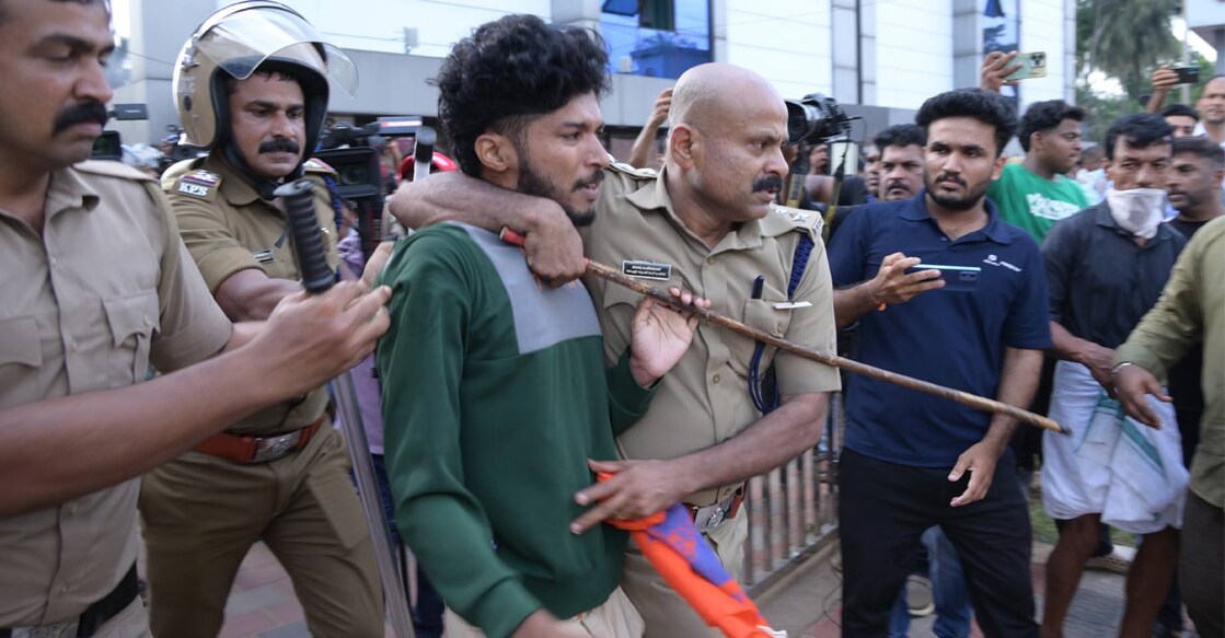 Around 2.30 pm, the Congress's Kerala Students' Union and the Youth Congress took out their march to the hospital. Photo: Special arrangement. 