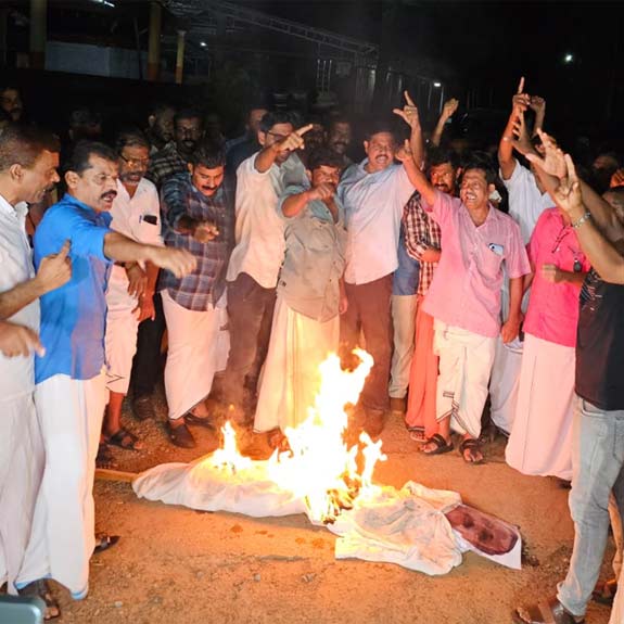 kannur-burning-effigy kannur-burning-effigy