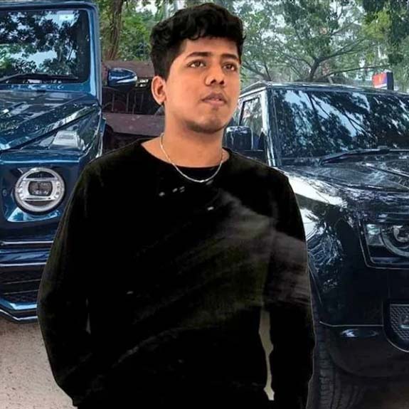 Alwin was killed while shooting the promotion video of Land Rover Defender. 