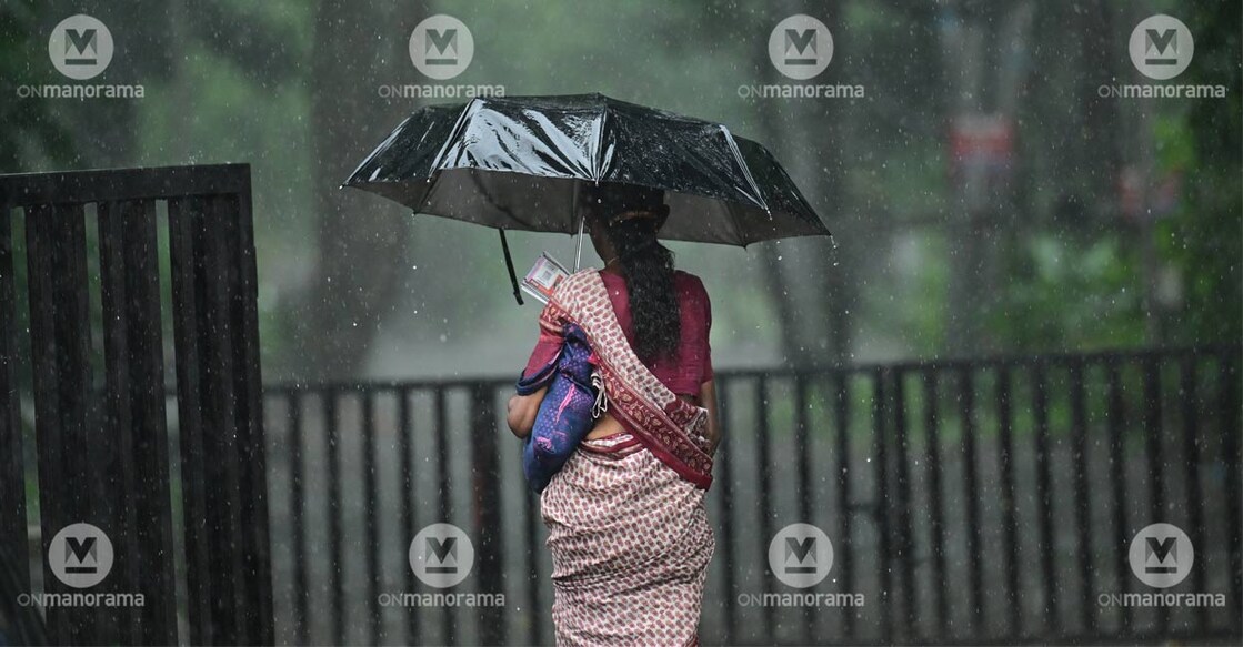 kerala-rain-woman