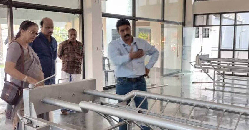 kozhikode-mayor-crematorium-visit