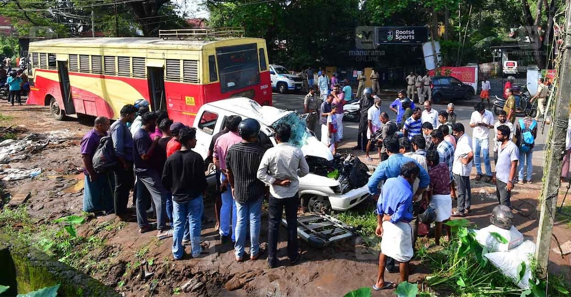 People at the crash site that killed 5 MBBS students. Photo: Manorama