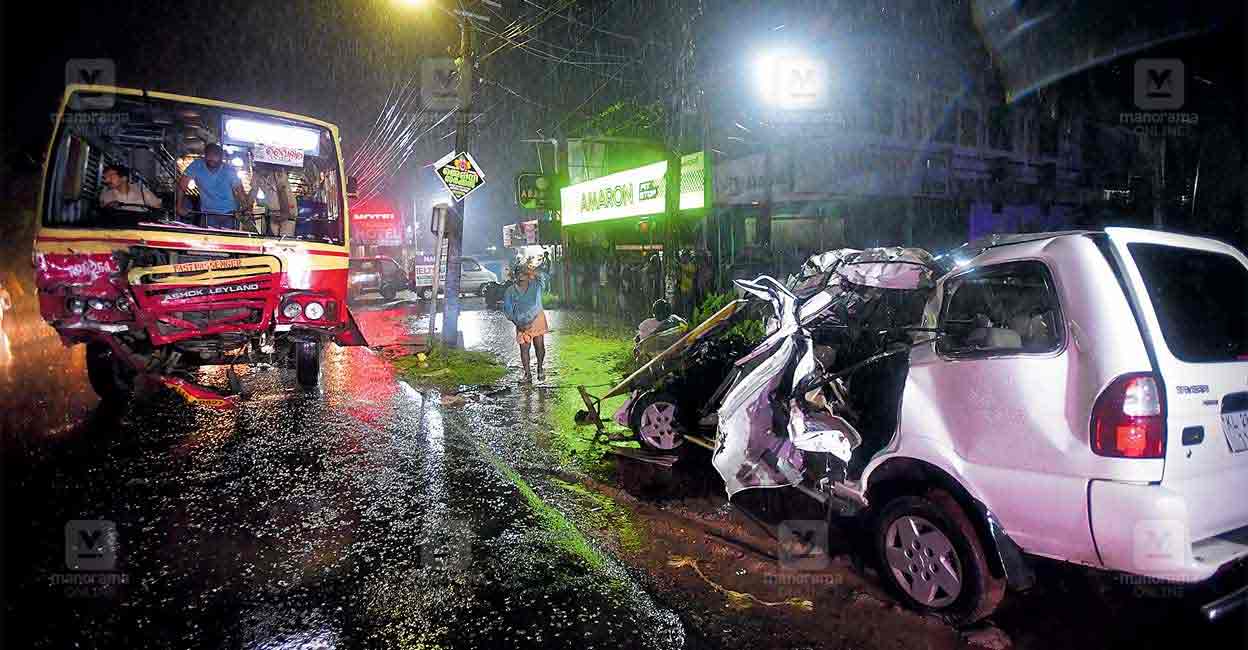 A collision between a car and a KSRTC bus occurred near Kalarkode in Alappuzha on National Highway 66. Photo: Vignesh Krishnamoorthy / Manorama