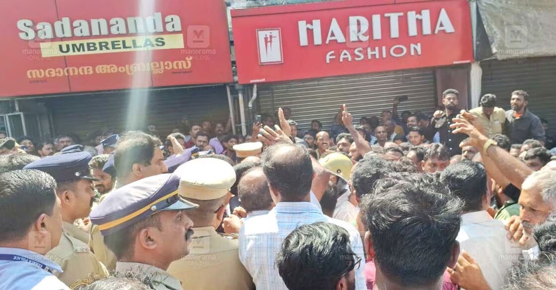 wayanad-protest1-ls