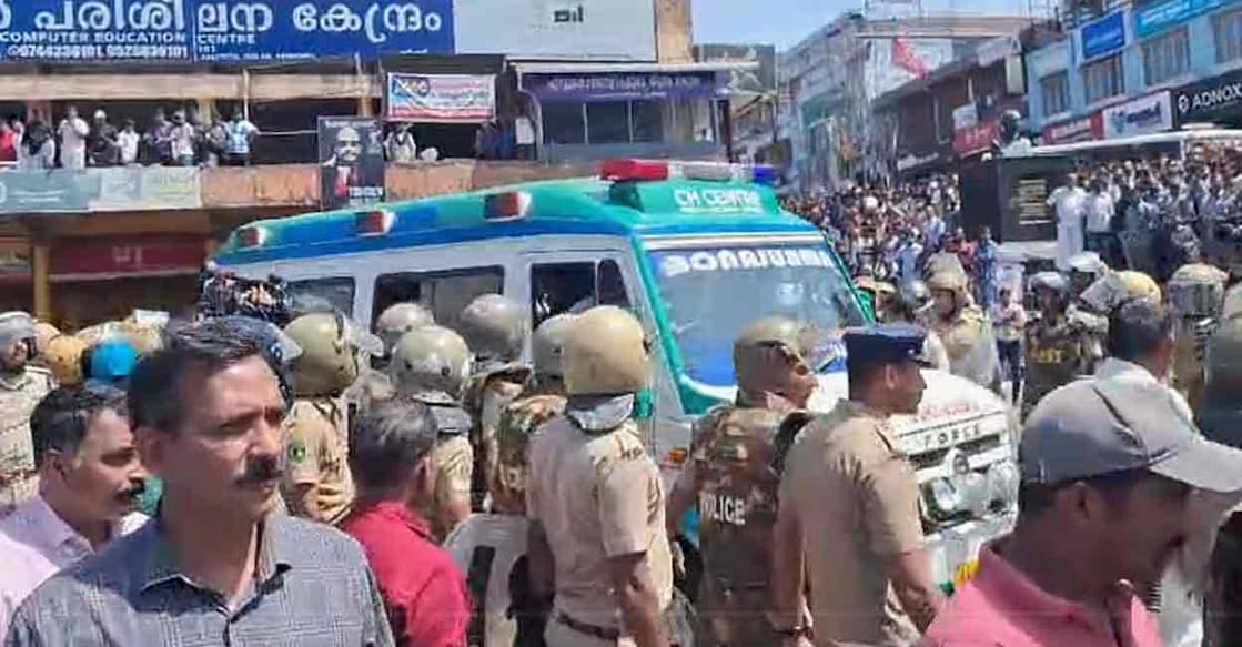 paul-mortal-remains-wayanad Protest with Paul's mortal remains in Pulppally. Photo: Manorama