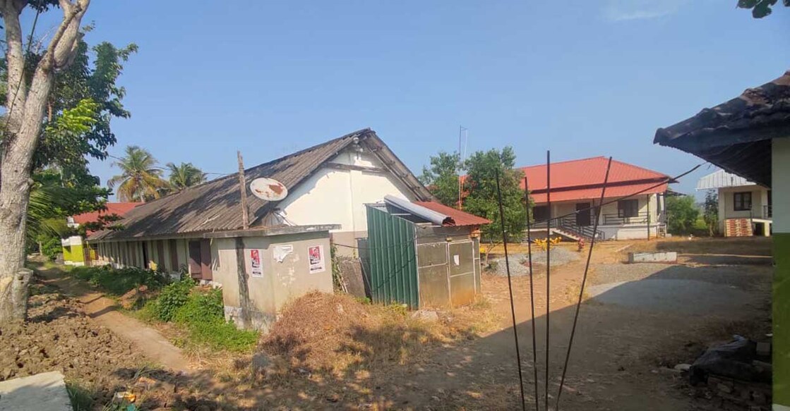 This school in Kainakary, Alappuzha has 145 students and without a compound wall, the staff and students face safety concerns.