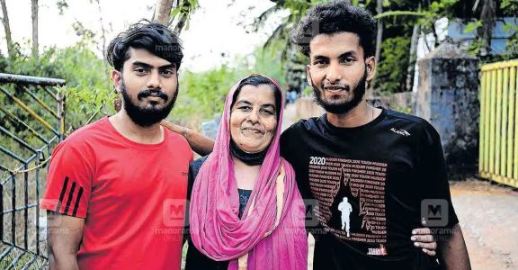 Hiker Babu s mom and brother die after being hit by train