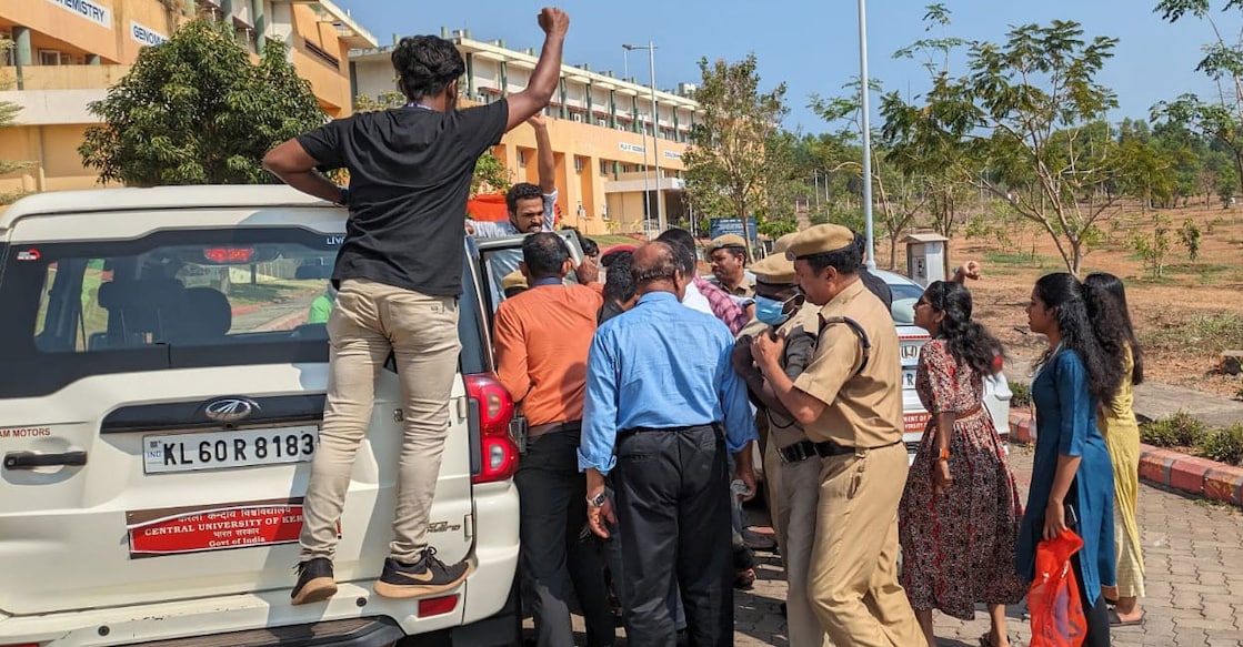 ABVP activists block the vehicle of Registar M Muralidharan Nambiar on the Central University of Kerala campus on Tuesday. Photo: Special Arrangement.