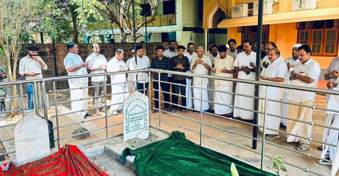 IUML Lok Sabha candidates offer prayers at the Panakkad Maqam after declaring their candidature. Photo: Special Arrangement